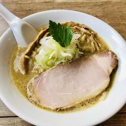 鶏汐らぁめん 並(880円)、水餃子(280円)