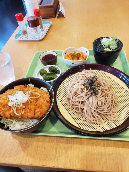 「丼ぶりセット（ざるそば・ソースかつ丼）」@寒川まち食堂の写真