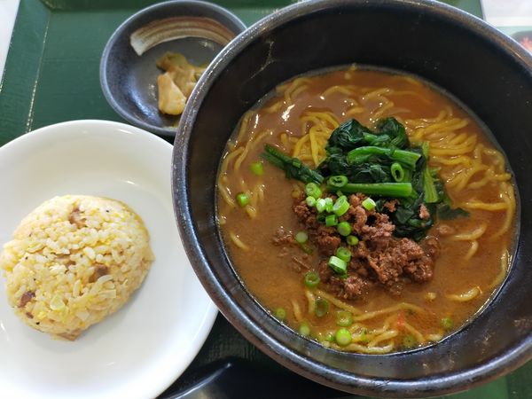 「担々麺と半チャーハンセット」@東我孫子カントリークラブの写真