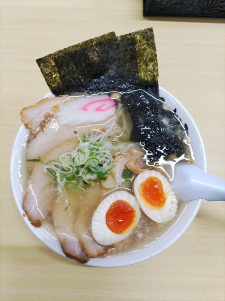 「創作の塩ラーメン(大盛)+チャーシュー+味玉+のり3枚」@麺屋 ようすけの写真