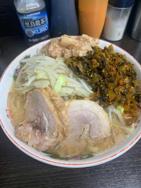 「ラーメン 高菜 生卵 豚カス」@ラーメン二郎 川越店の写真