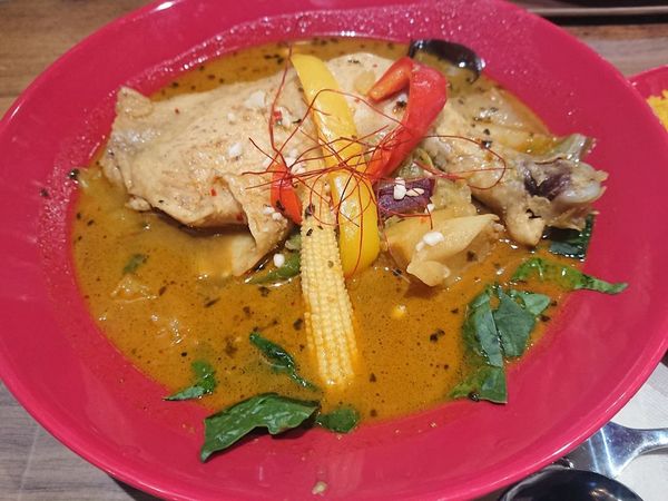 「10種類の野菜とチキンレッグのスープカレー」@無添加スープカレー＆スパイスカレーCOSMOS 川崎ルフロンの写真