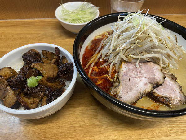 「辛味噌らーめん（もやし大盛）＋味玉＋ネギ＋チャーシューご飯」@味噌っ子 ふっくの写真