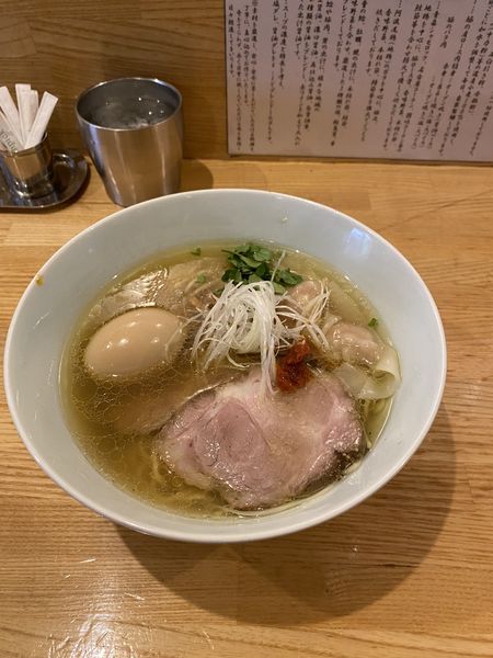 「海老ワンタン煮玉子塩そば」@地球の中華そばの写真