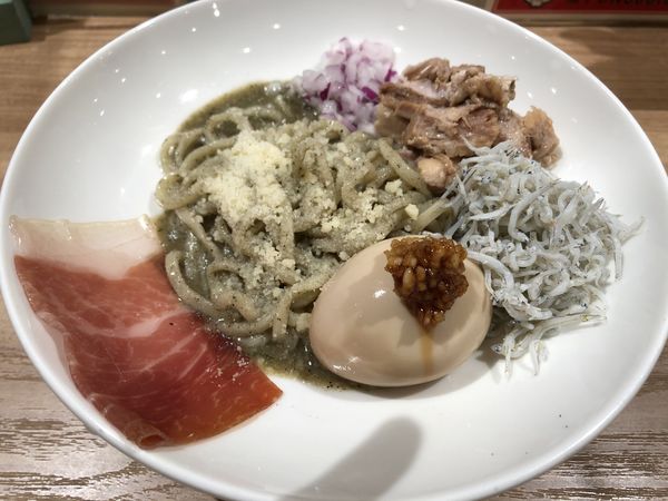 「肉にぼにぼゔぇーぜ特製青森ニンニク醤油漬け味玉替玉」@煮干し Noodles Nibo Nibo Cinoの写真
