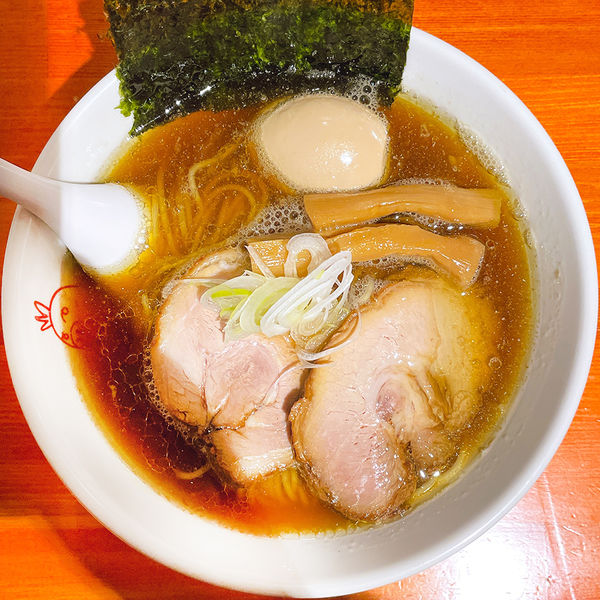 「定番 煮干し中華＋味玉」@麺酒場 まがり 八丁堀店の写真
