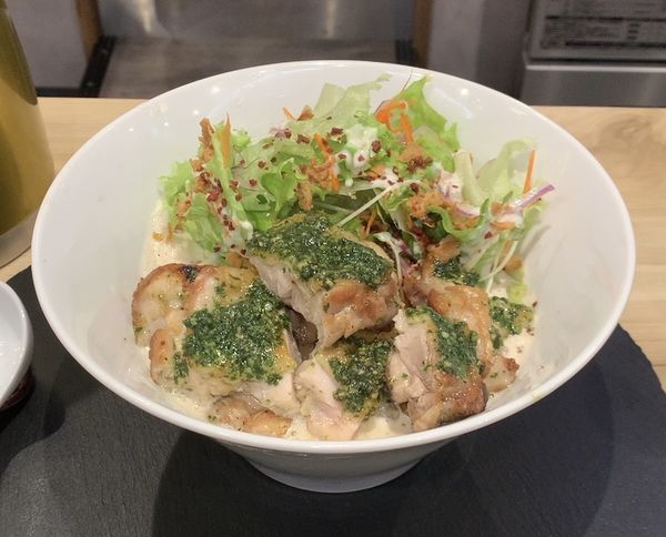 「バジルチキンパレット チキン増し」@JUNK NOODLE FACTORYの写真