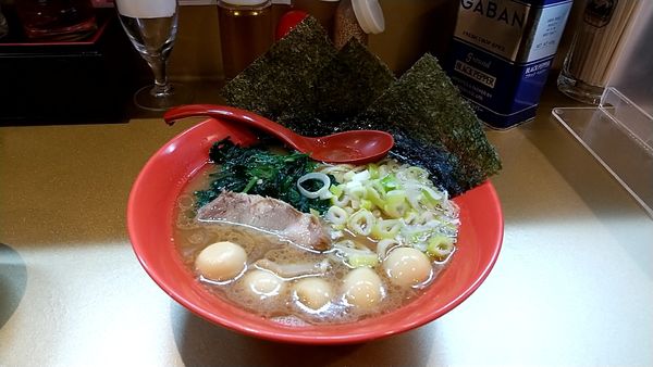 「ラーメン（６５０円）＋うずら（１００円）」@豚骨らーめん みうら家の写真