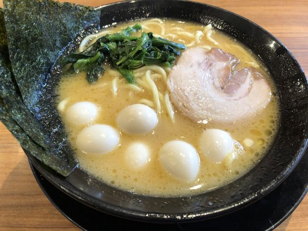 「ラーメン固め　うずら」@宮前商店の写真