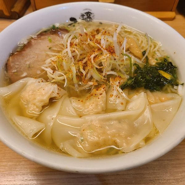 「海老塩ワンタン」@塩専門 ひるがお 東京駅店の写真