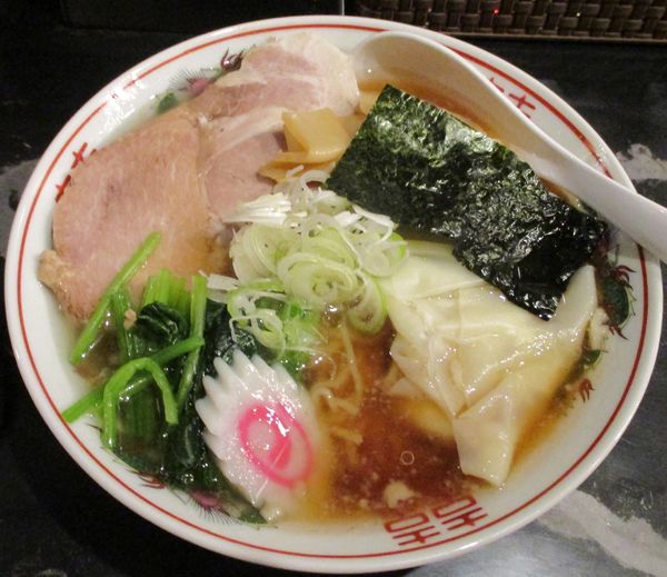 「ワンタンメン　750円」@創作町中華やんぐの写真