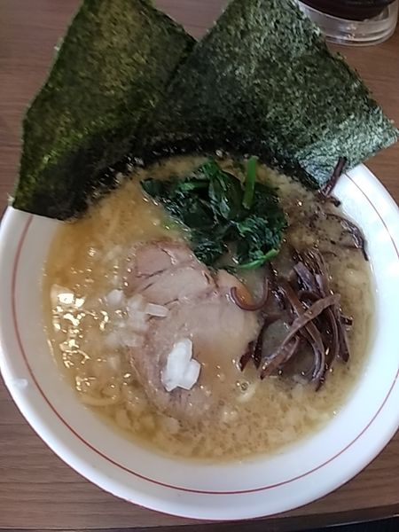 「ラーメン（500円）」@横浜家 岡野町店の写真