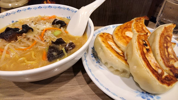 「【夜】味噌セット（味噌ラーメン小+ジャンボ餃子5個）」@開楽の写真