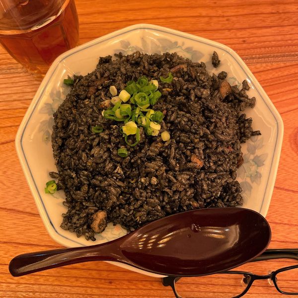 「イカスミチャーハン」@川崎市民食堂魚金-西の写真