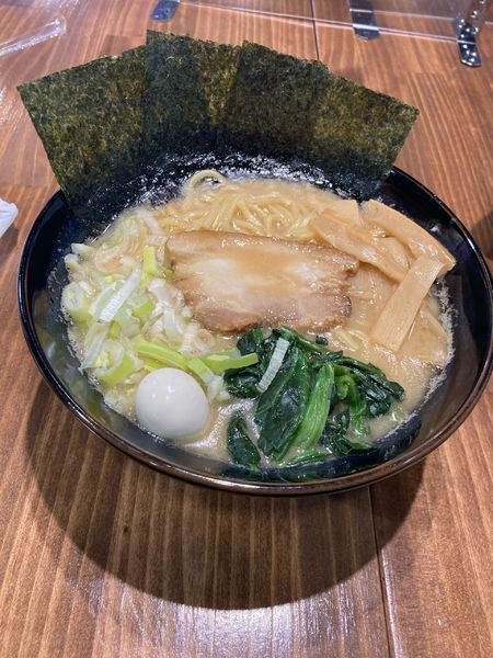 「王道とんこつ醤油」@横浜家系ラーメン いず三家の写真