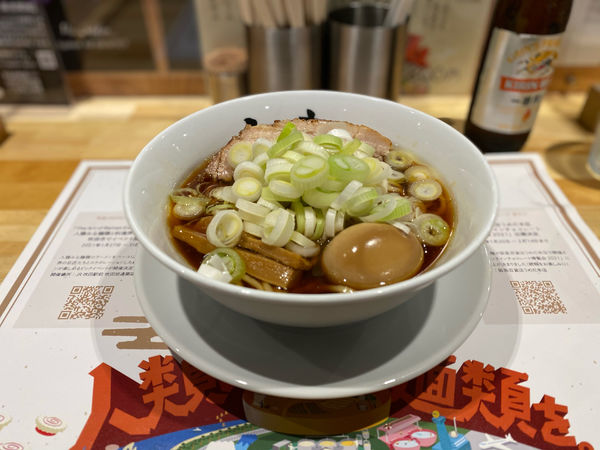 「らーめん原点、煮玉子、ねぎ、中瓶」@人類みな麺類の写真