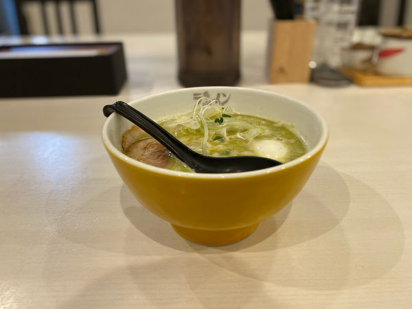 「ラーメンジェノバ 味玉」@ラーメン海鳴 福岡空港店の写真