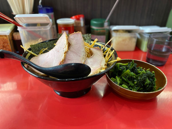 「ネギチャーシューメン、ほうれん草」@横浜家系ラーメン 宗八 柏本店の写真