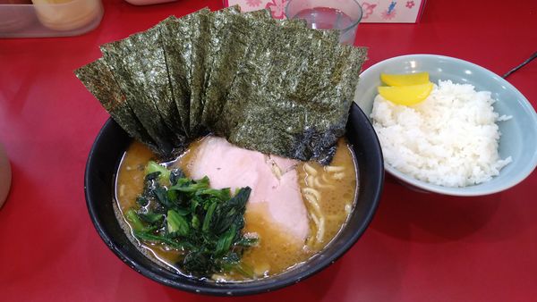 「ラーメン並¥740+のり¥100+ライス¥100-」@杉田家 千葉祐光店の写真