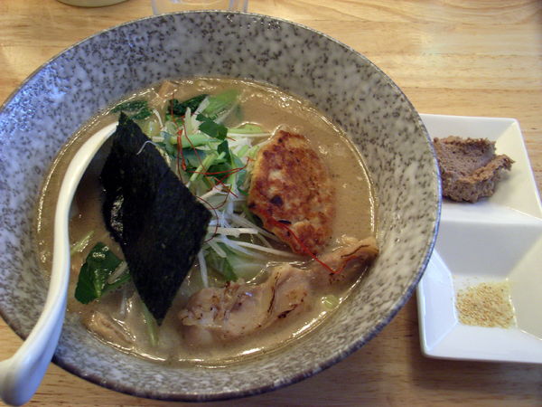 「鶏塩ラーメン・2周年記念限定スペシャル」@麺や 福一の写真