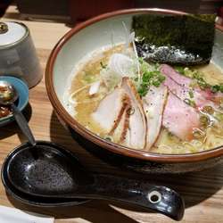 鶏白湯煮干しラーメン