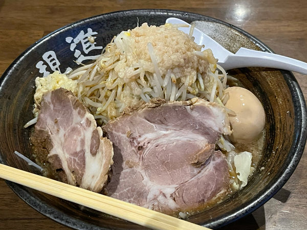 「ラーメン（しょうゆ）肉1枚、味玉トッピング」@めん家 現進の写真