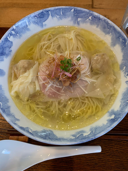 「わんたん入り塩らぁめん」@Ramen FeeLの写真