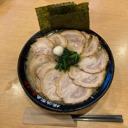 醤油豚骨ラーメン+プレミアムオプションチャーシュー10枚