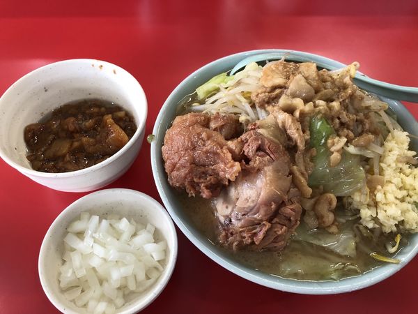 「ラーメン、豚入りアブラ、タマネギ、ヤサイ、ニンニク、アブラ」@ラーメン すくえ屋の写真