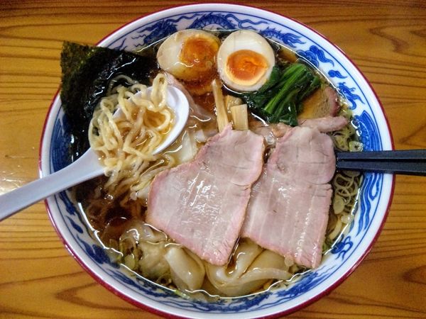 「ワンタン麺 味玉別皿」@とら食堂の写真