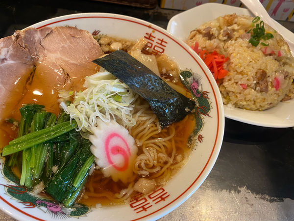 「ラーメン 半チャーハン」@創作町中華やんぐの写真
