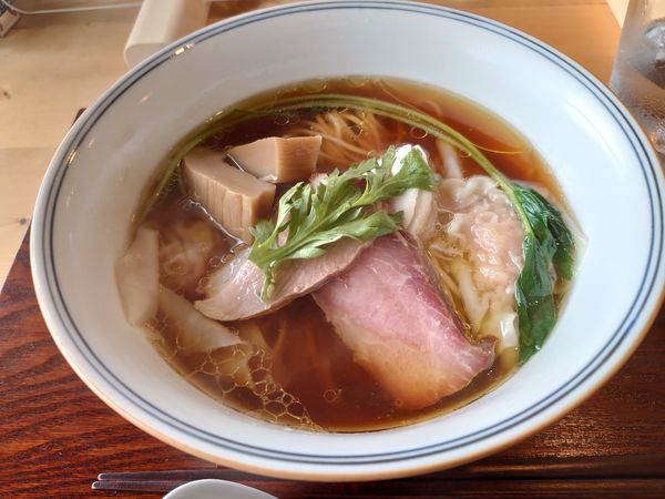 「わんたん入り醤油らぁ麺」@Ramen FeeLの写真