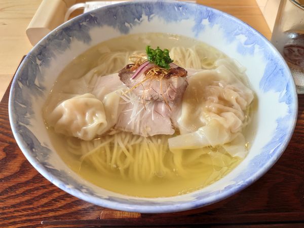 「わんたん入り塩らぁ麺」@Ramen FeeLの写真