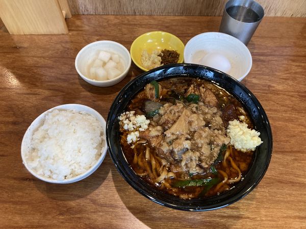 「スタミナセット【ﾆﾝﾆｸ、ｼｮｳｶﾞ、ｱﾌﾞﾗﾏｼ】」@肉うどん さんすけの写真