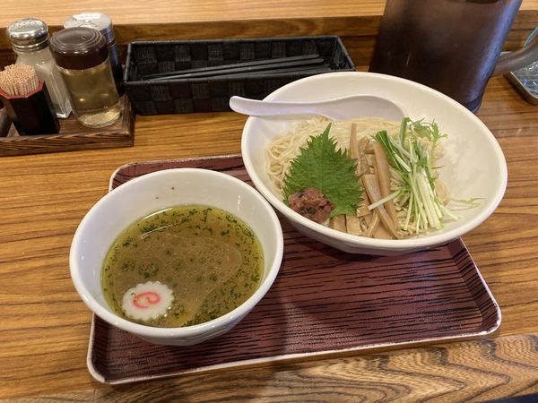 「塩梅シソつけソバ【シソ油梅肉赤シソ添え】」@中華ソバ 素和可の写真