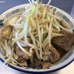 醤油 Sサイズ 煮ブタ増し 「ニンニクアブラ」(900円)