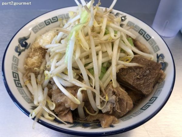 「醤油 Sサイズ 煮ブタ増し 「ニンニクアブラ」(900円)」@ラーメンボーイズ 八日市場店の写真
