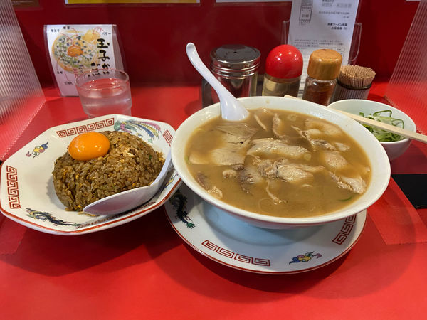 「中華そば + 焼飯 1/2 +卵」@末廣ラーメン本舗 仙台駅前分店の写真