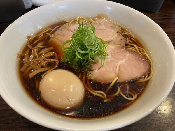 「醤油ラーメン味玉」@かしわぎの写真