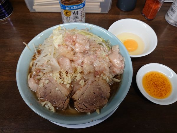 「ラーメン小 ニンニク少なめ アブラ 辣油 たまご」@らーめん玄の写真