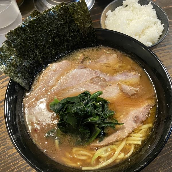 「ラーメン＋チャーシュー増し＋ライス」@家系ラーメン クックらの写真