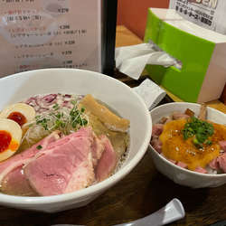 いりこと貝の塩ラーメン(特製)