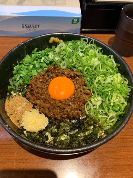 「チーズまぜそば＋ねぎ」@麺屋 つばき 寺田町店の写真