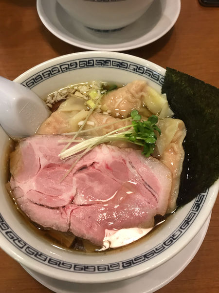 「ワンタンメン　950円」@稲荷屋の写真