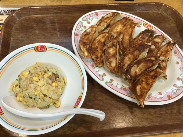 「餃子2人前528円＆ジャストサイズチャーハン272円」@餃子の王将 柏松ヶ崎店の写真