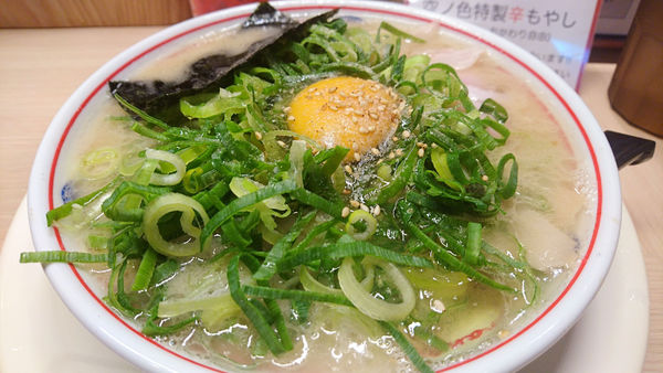 「【夜】ネギ濃厚豚骨ラーメン+生卵」@空ノ色 王子店の写真