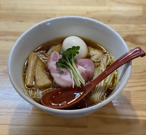 「特級中華そば醤油」@自家製麺 くろ松の写真