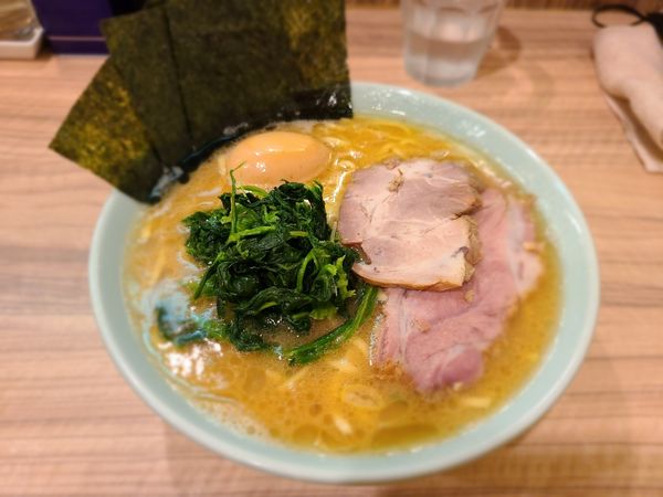 「ラーメン(中)＆味玉」@ラーメン 清水家の写真