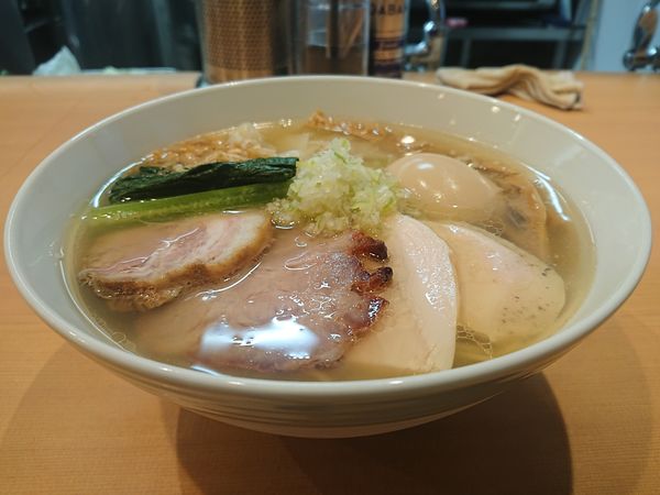 「塩特製らぁ麺」@らぁ麺 すぎ本の写真