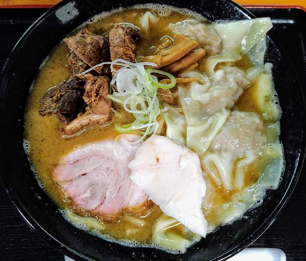 「濃厚中華そば（並）＋ワンタン＋まかない肉＝￥1050」@つけ麺 中華そば 佐とうの写真